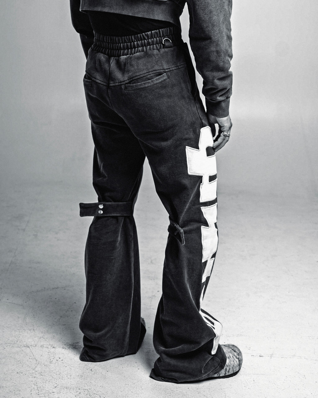 STONE: SWEATPANTS [ADJUSTABLE KNEE]