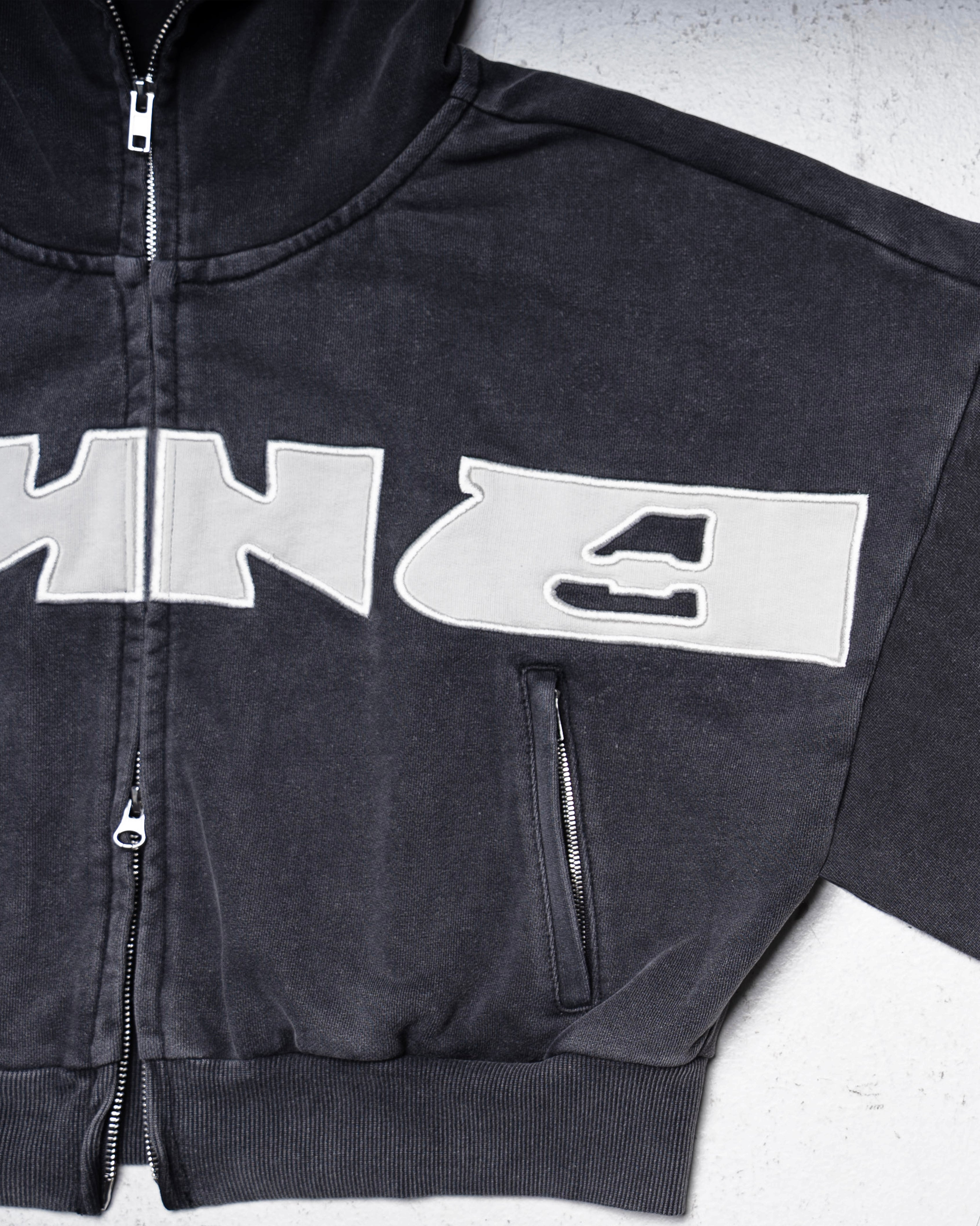 STONE: ZIP-UP HOODIE [CROPPED]